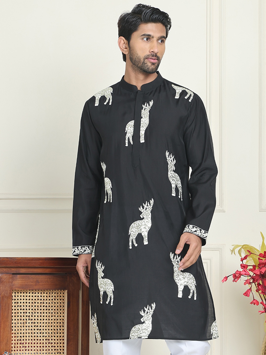 

Jompers Animal Embroidered Mandarin Collar Silk Sequins Straight Kurta, Black