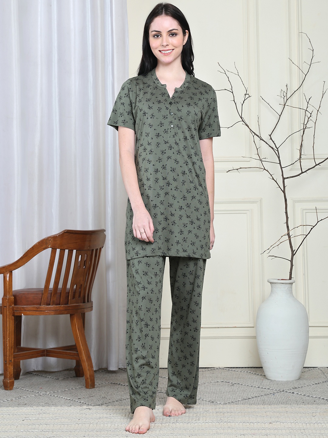 

Kanvin Women Floral Printed Night suit, Green
