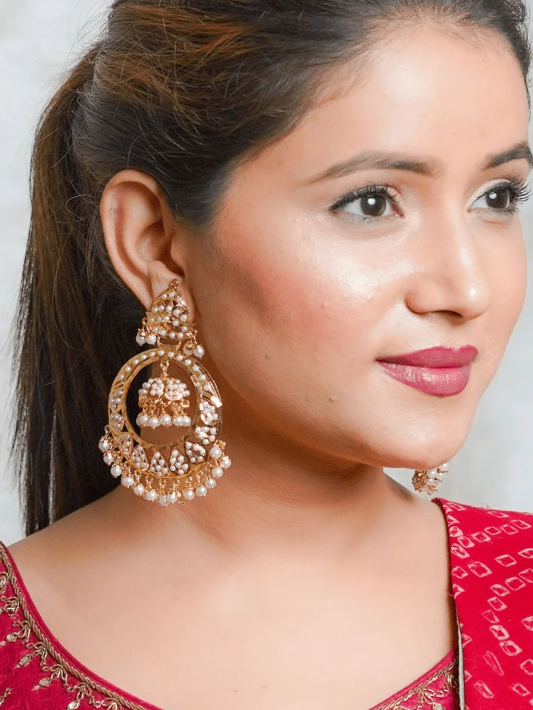 

QUEENS JEWELS Gold-Plated Artificial Stones Studded And Beaded Circular Shaped Chandbalis