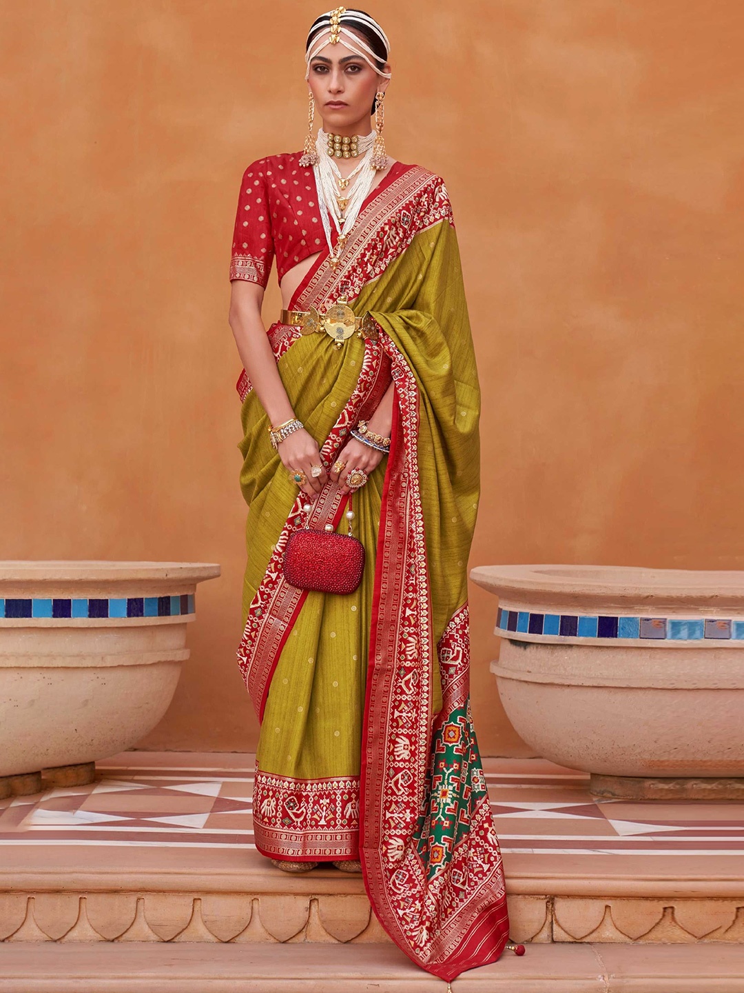 

DIVASTRI Ethnic Motifs Printed Patola Saree With Unstitched Blouse Piece, Green