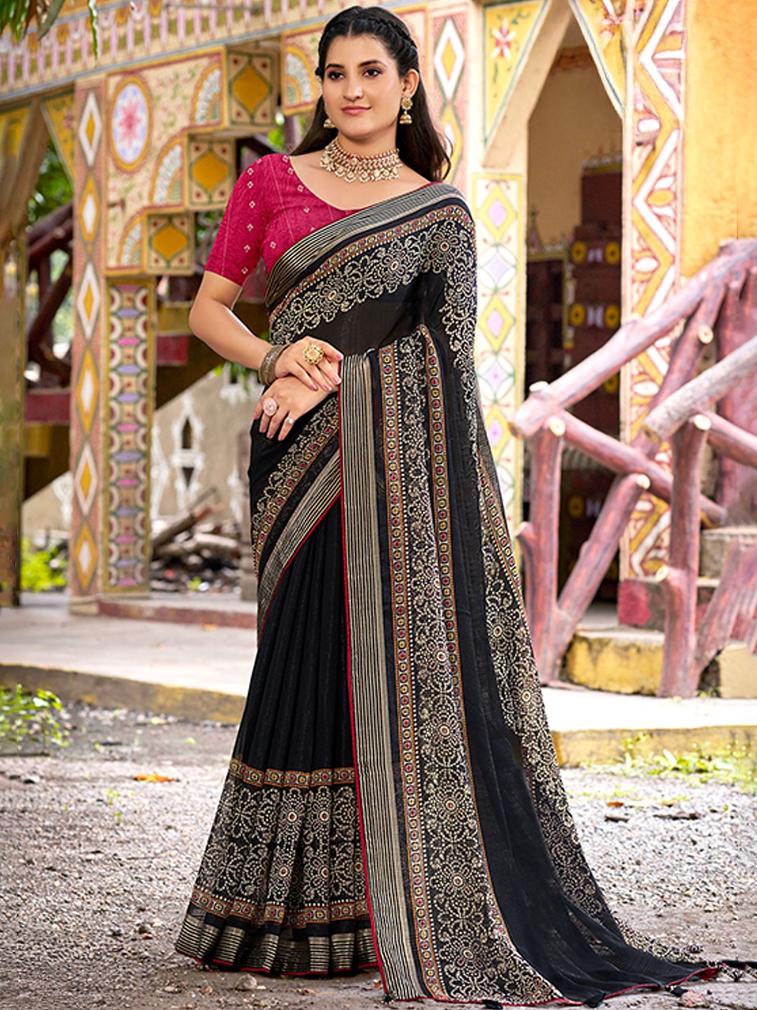 

VIRENDRA TEXTILES Bandhani Pure Crepe Saree, Black