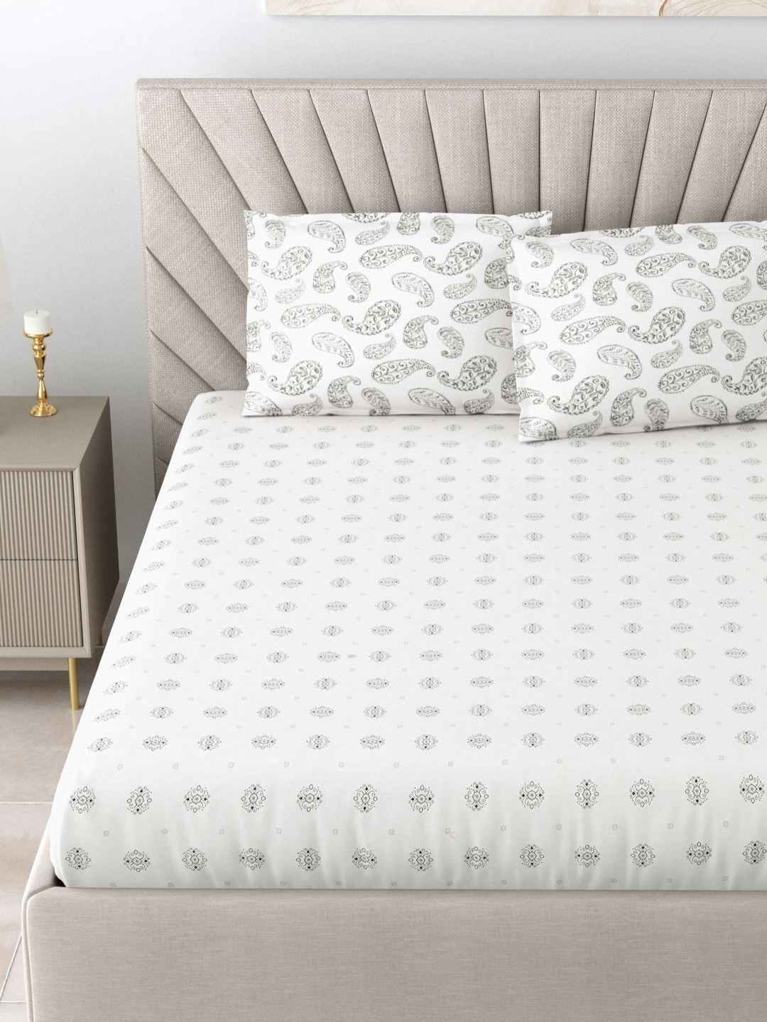 

Aura Bliss White & Grey Printed 180 TC Cotton King Bedsheet Set 2.74 m x 2.74 m