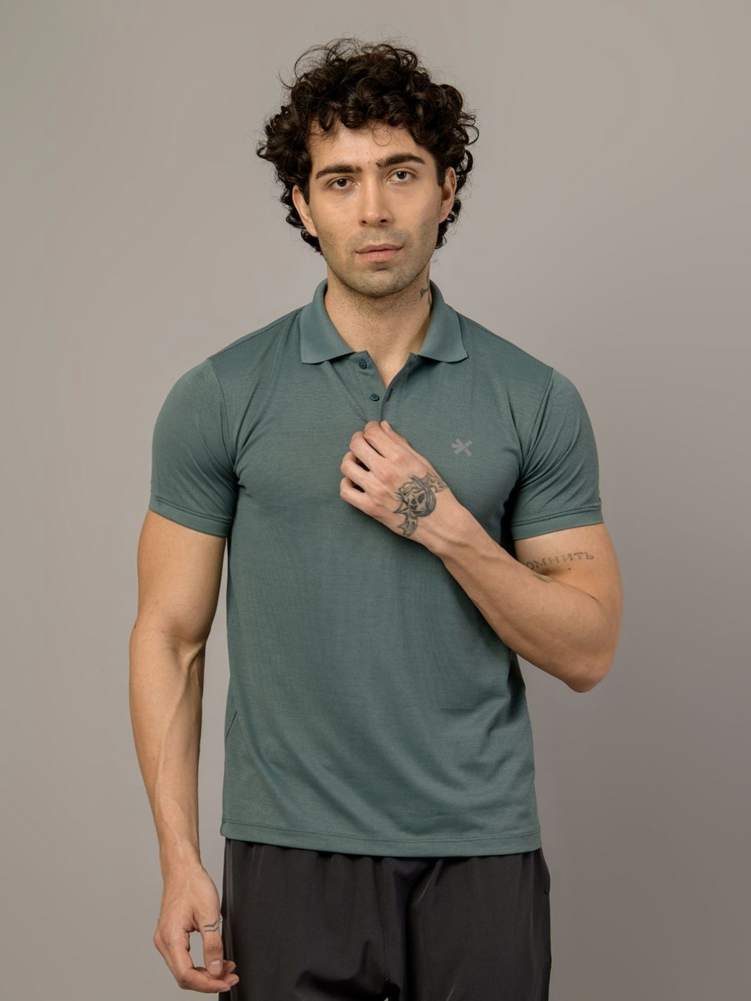

HRX by Hrithik Roshan Men Solid Polo Collar Slim Fit T-shirt, Green