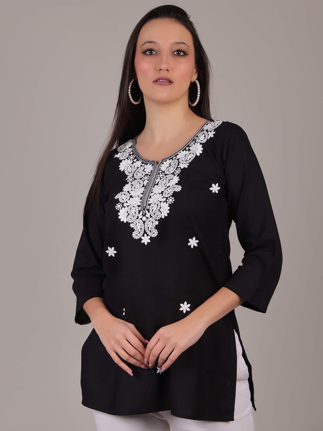 

Kalavrund Creation Embroidered Chikankari Chikankari Kurti, Black