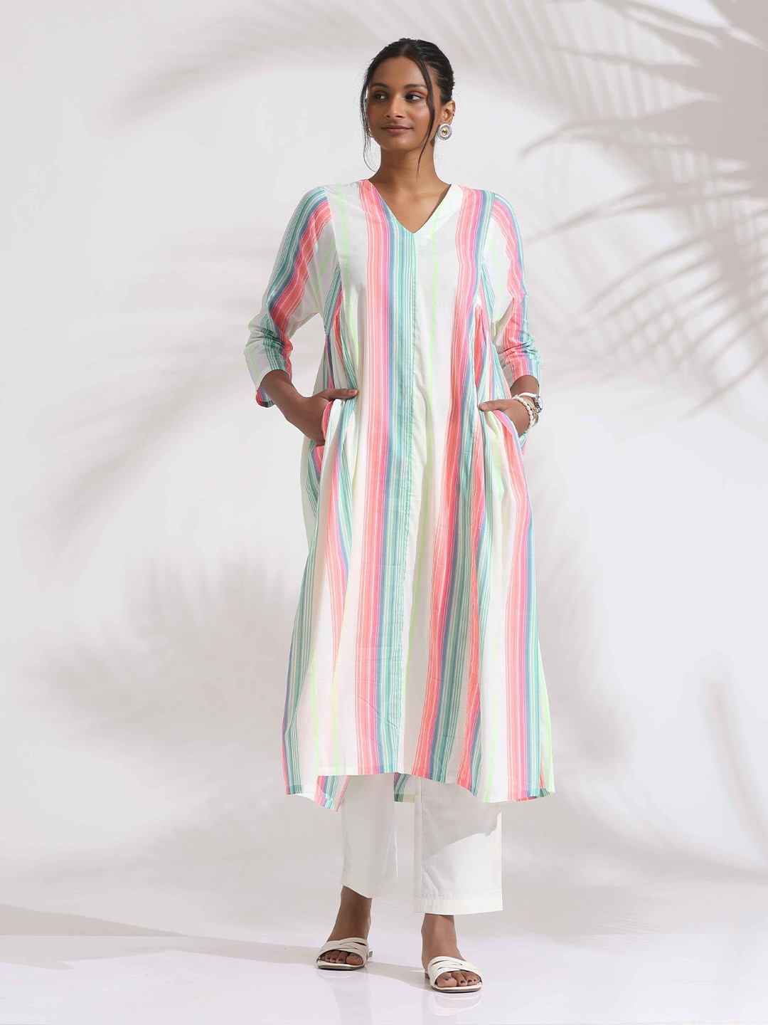 

trueBrowns Striped Pure Cotton Straight Kurta with Trousers, Off white