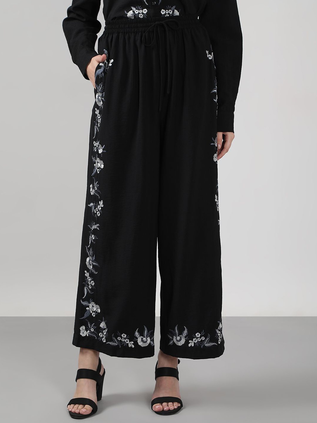 

Vero Moda Women Flared High-Rise Flat-Front Parallel Trouser, Black