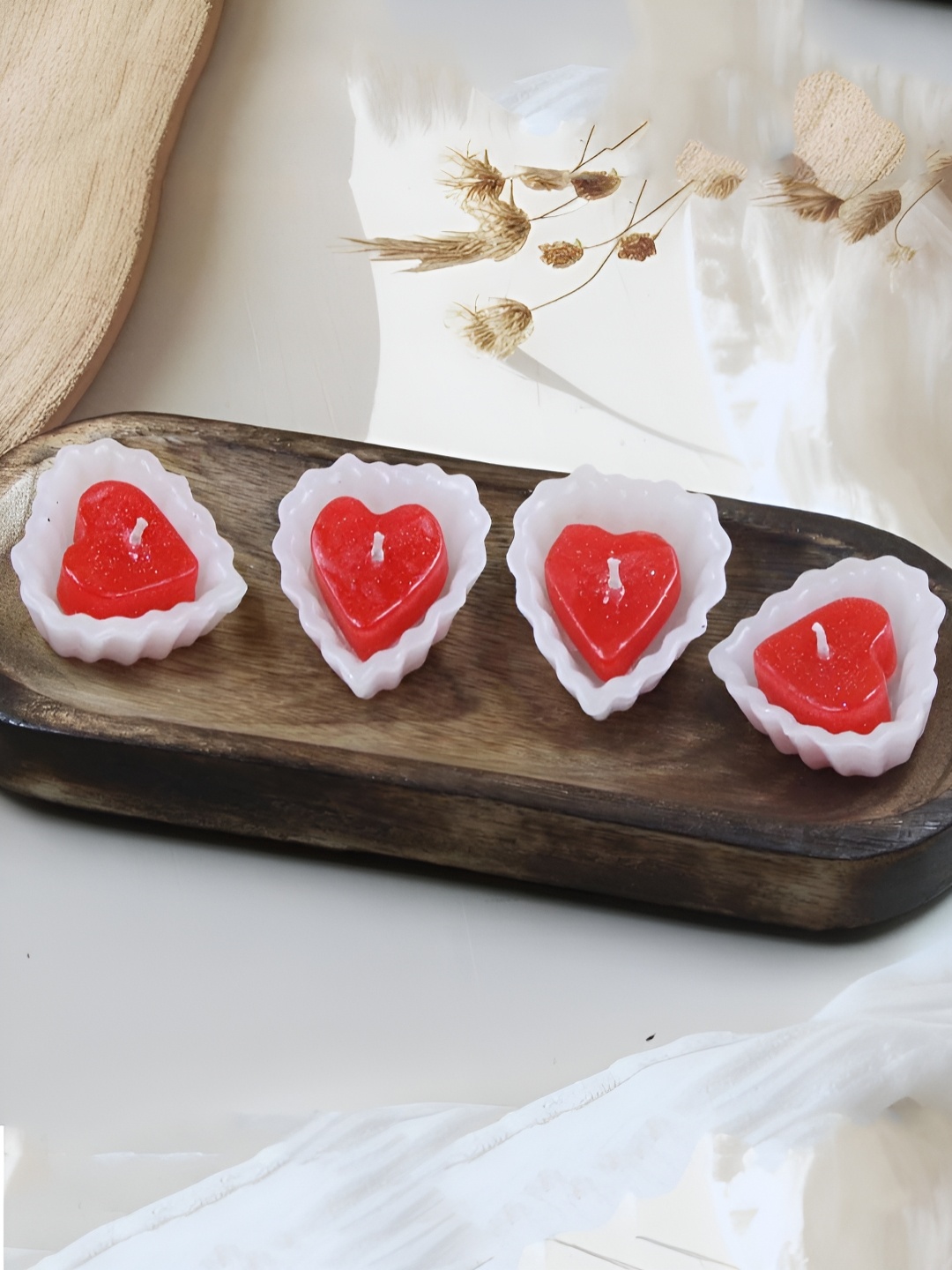 

atorakushon Red & White 4 pieces Scented Heart Shaped Floating Candles