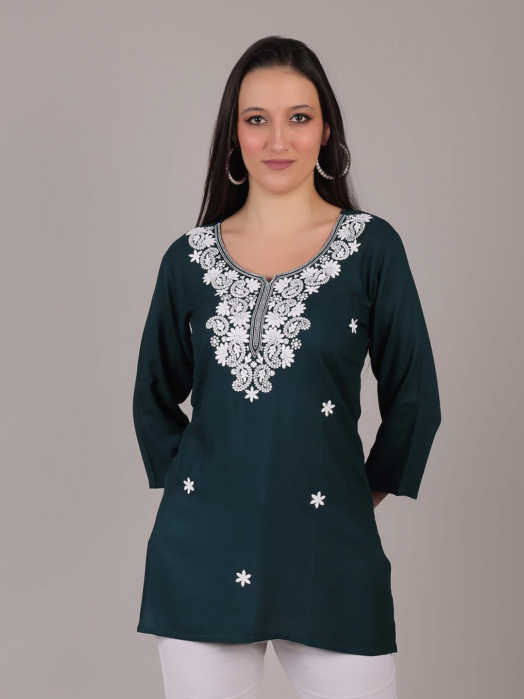 

Kalavrund Creation Women Embroidered Chikankari Round Neck Kurti, Green