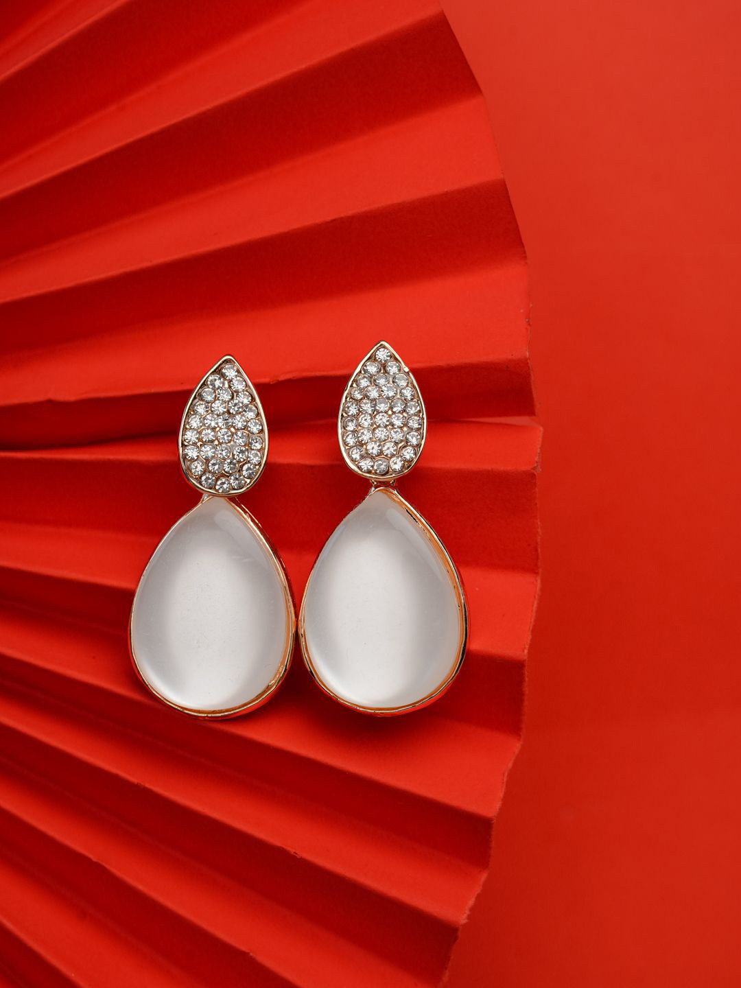 

Zeraki Jewels Tia Rose Gold-Plated Artificial Stones Studded Teardrop Shaped Drop Earrings, White