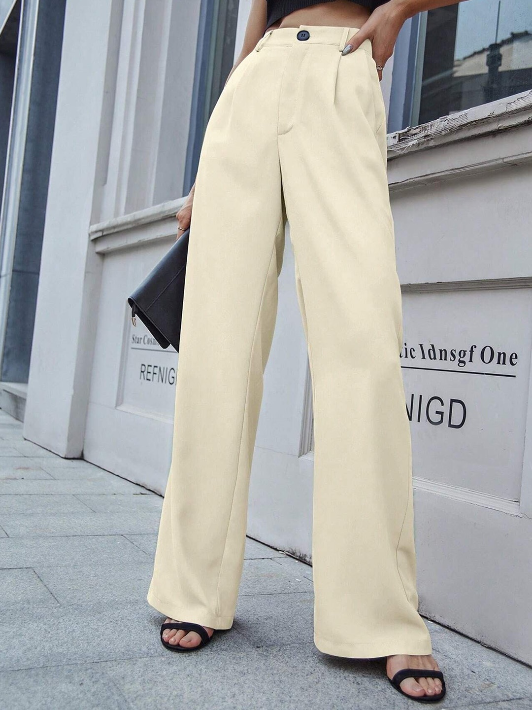 

FNOCKS Women Classic High-Rise Pleated Trouser, Cream