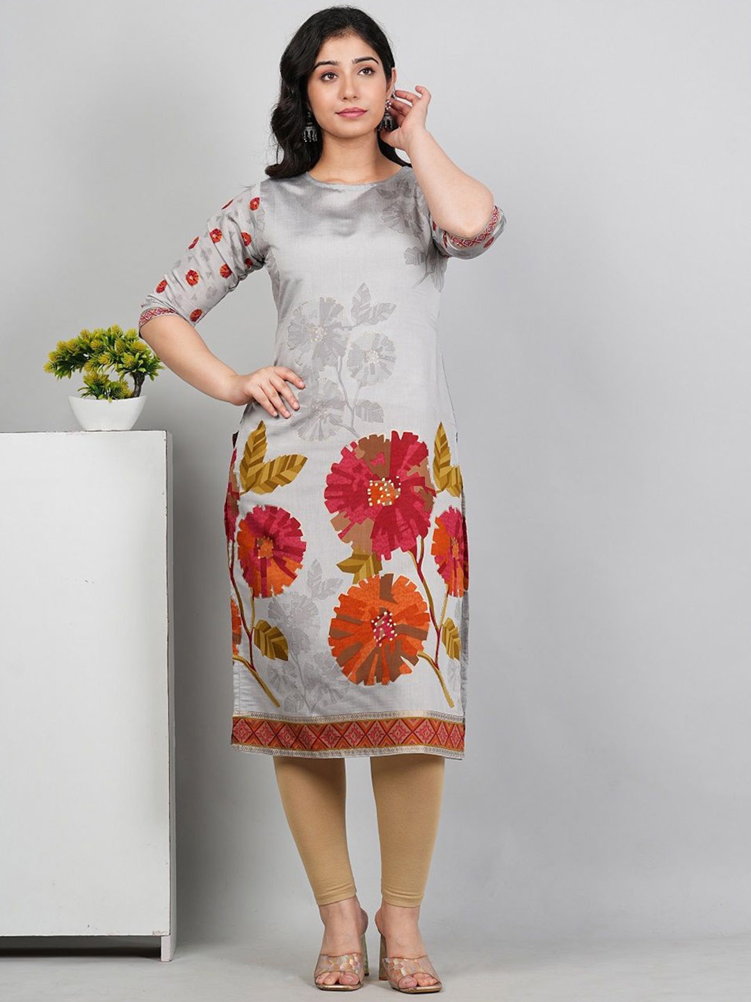 

HETSA Floral Printed Round Neck Straight Chanderi Cotton Kurta, Grey