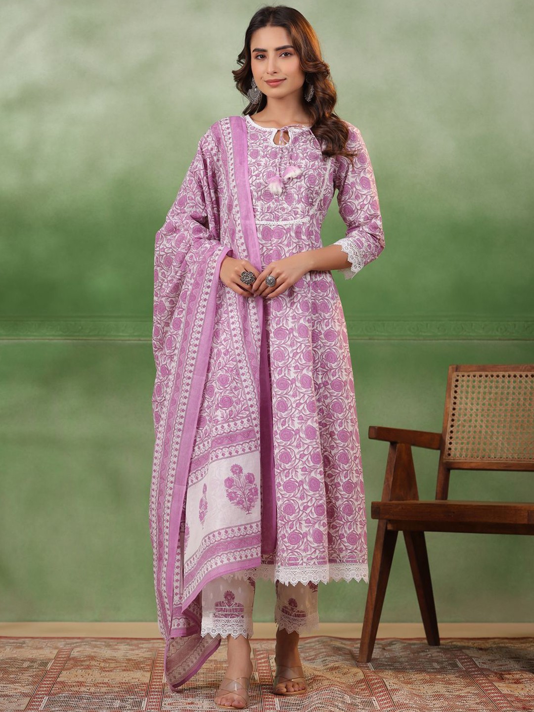 

Sangria Lavender Floral Printed Tie-Up Neck Pure Cotton Kurta With Trouser & Dupatta