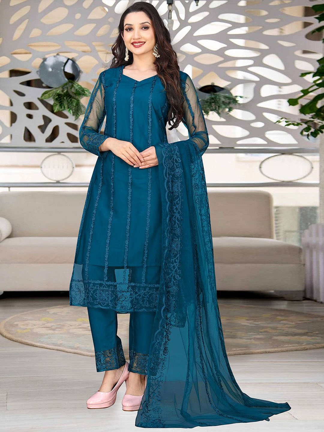 

GUNVANTI FAB Paisley Embroidered Sweetheart Neck Straight Kurta With Trousers & Dupatta, Teal