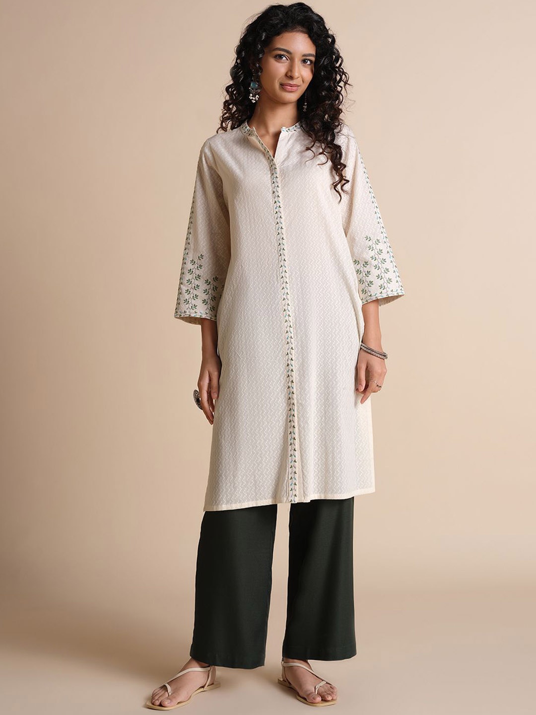 

Global Desi Women Floral Woven Design Mandarin Collar Straight Kurta, Off white