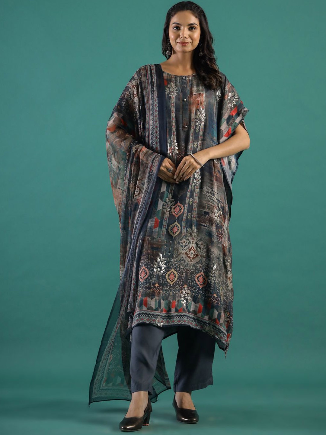 

Sangria Grey Floral Printed Round Neck Pure Cotton Kaftan Kurta With Trousers & Dupatta