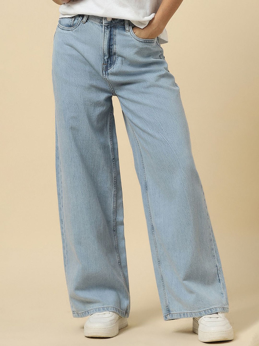 

Allen Solly Woman Women Relaxed Fit High-Rise Light Fade Jeans, Blue