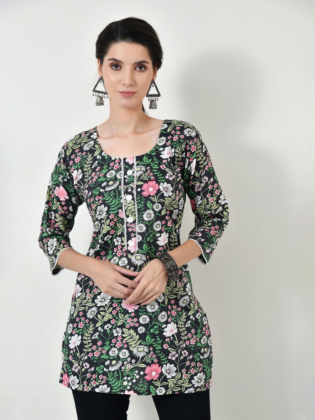 

LIBOZA Floral Printed Pure Cotton Round Neck Kurti, Black