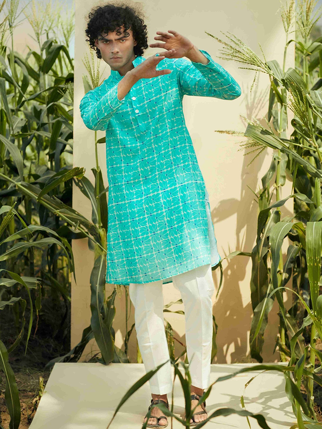 

Eleven Brothers Floral Printed Mandarin Collar Straight Kurta, Green