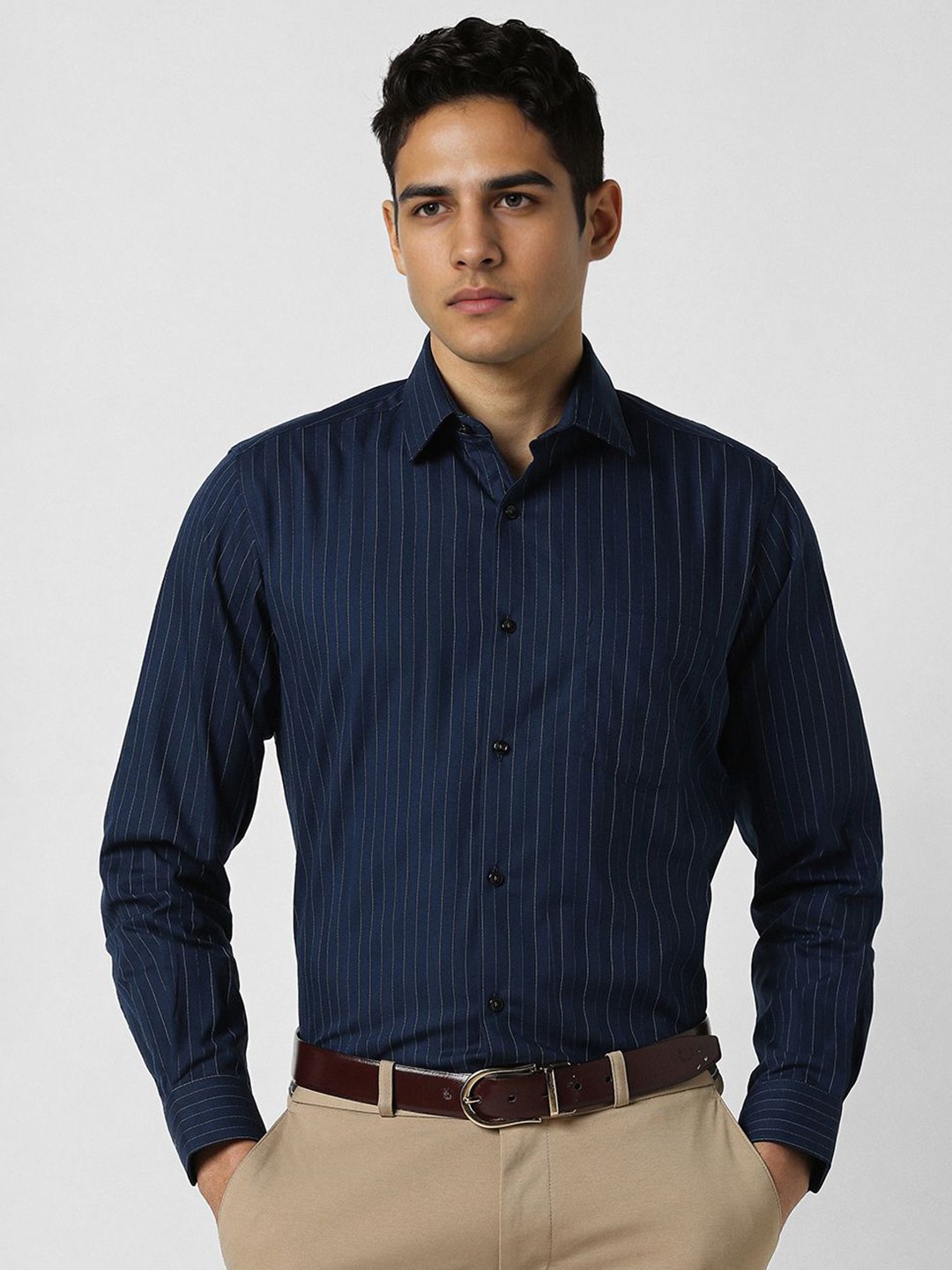 

Van Heusen Men Regular Fit Spread Collar Vertical Striped Cotton Formal Shirt, Navy blue