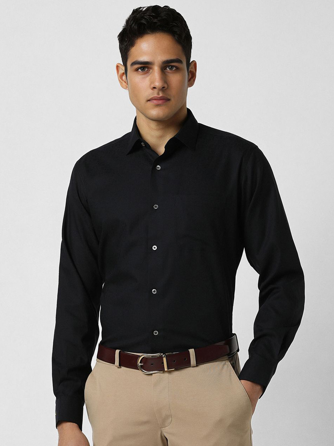 

Van Heusen Men Regular Fit Spread Collar Solid Cotton Formal Shirt, Black