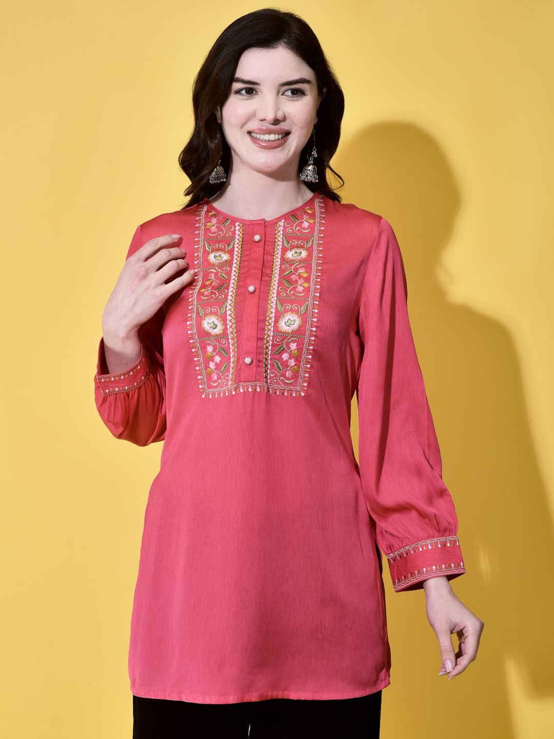 

FUTURO Women Floral Embroidered Round Neck Casual Kurti, Pink