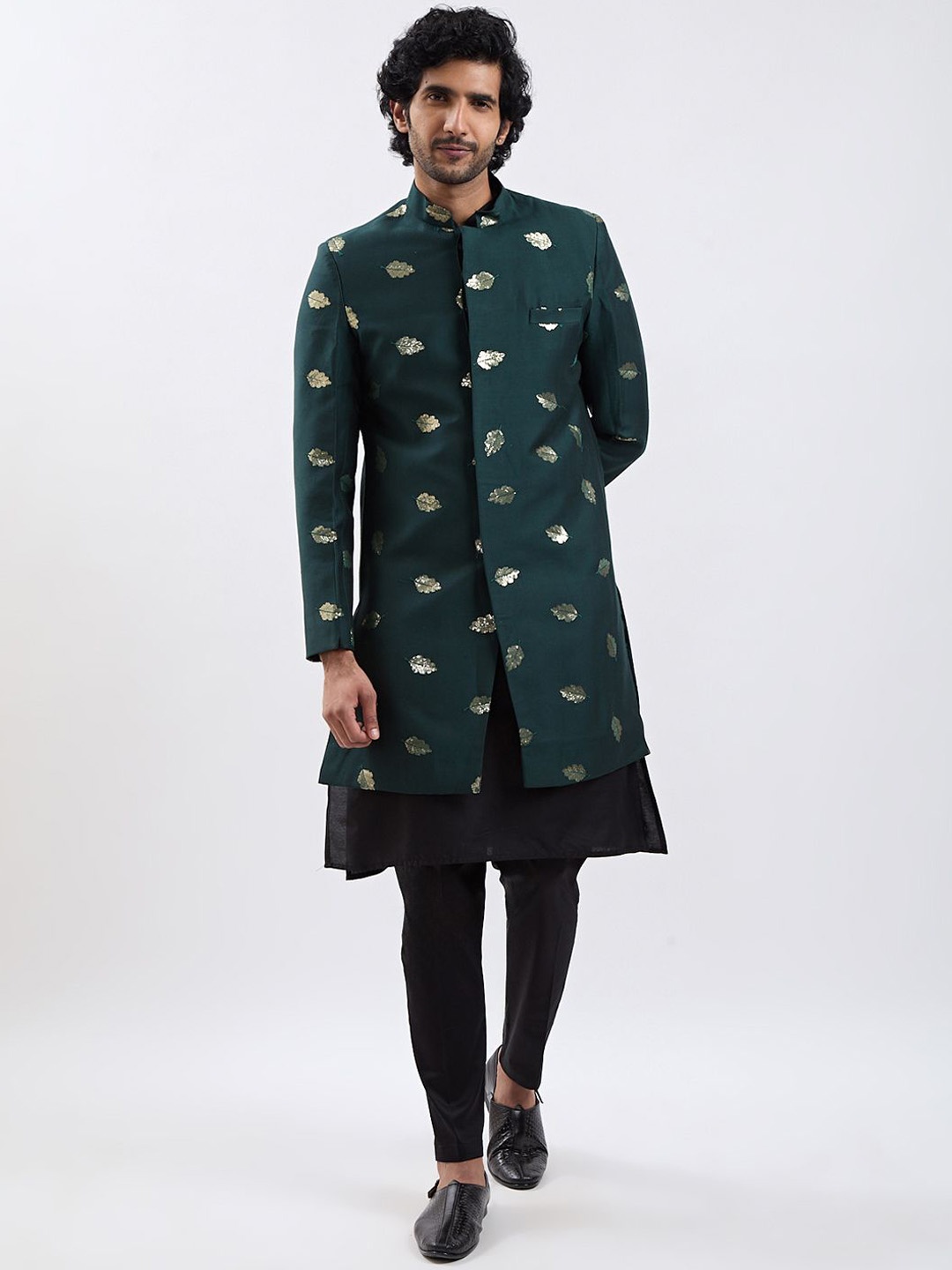 

VASTRAMAY Men Leaf Sequined Work Sherwani Set, Green