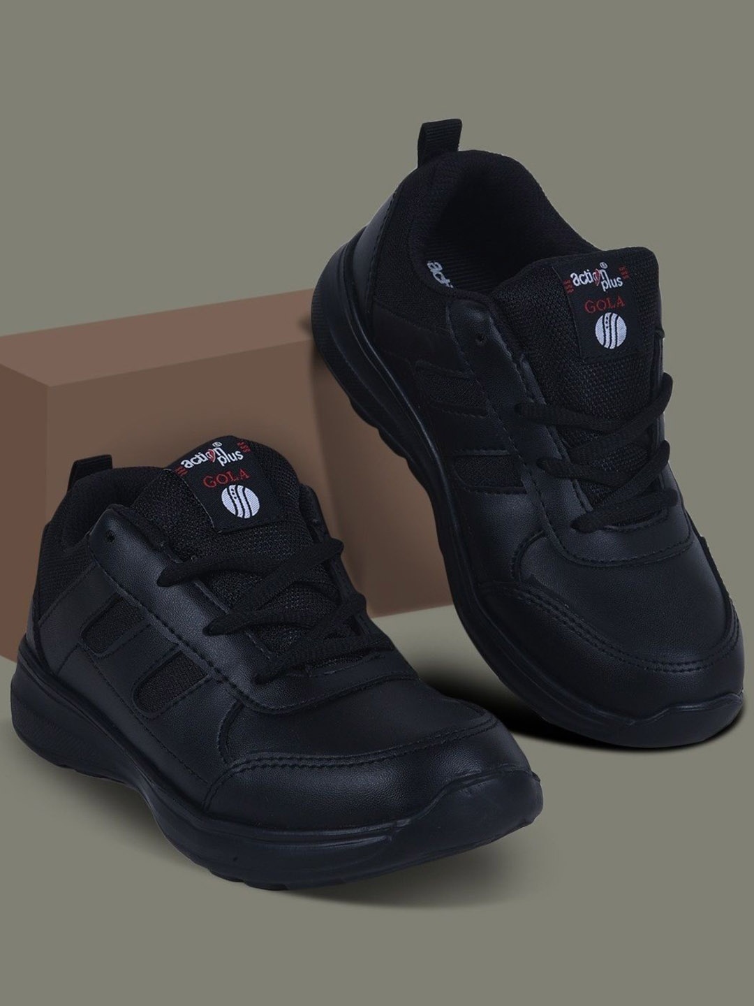

Action Men Round Toe Sneakers, Black