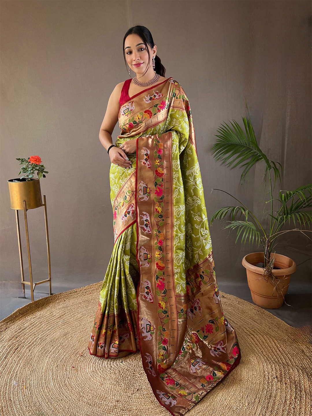 

DIVASTRI Woven Design Zari Paithani Saree, Green