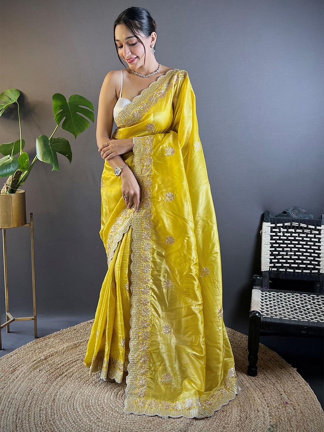 

Vintro Floral Sequinned Silk Blend Saree, Yellow