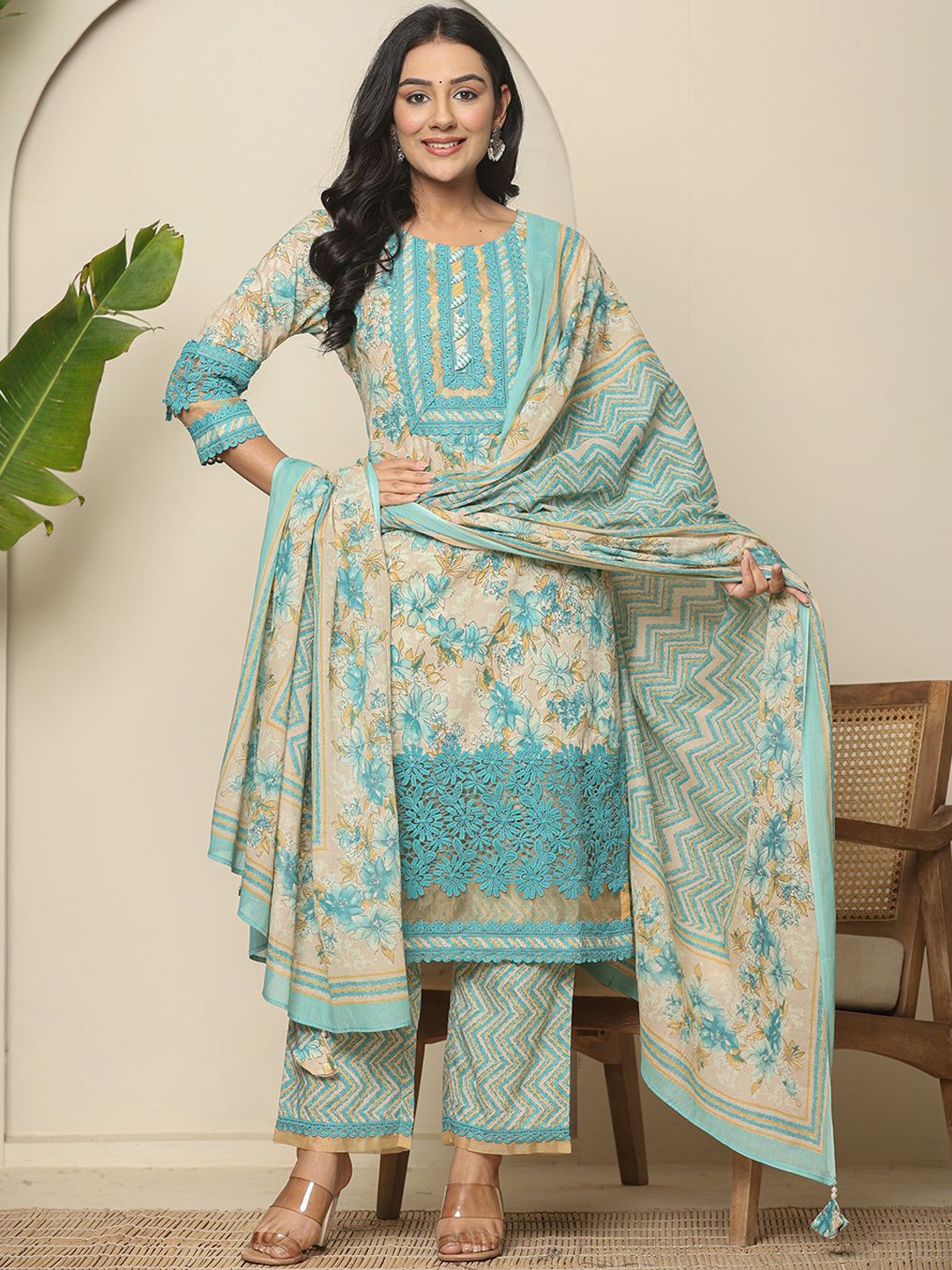 

Yufta Floral Printed Round Neck Pure Cotton Straight Kurta With Trousers & Dupatta, Blue