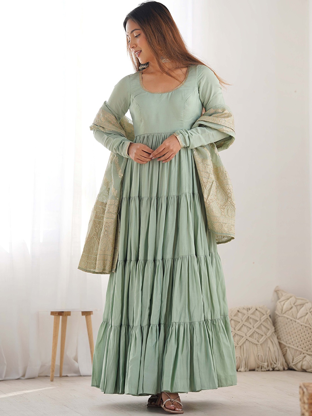 

Tanhai Layered Anarkali Kurta With Trousers And Dupatta, Green