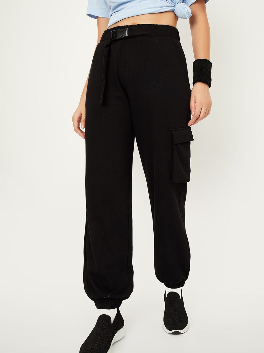 

max Women Solid Mid-Rise Cargos, Black