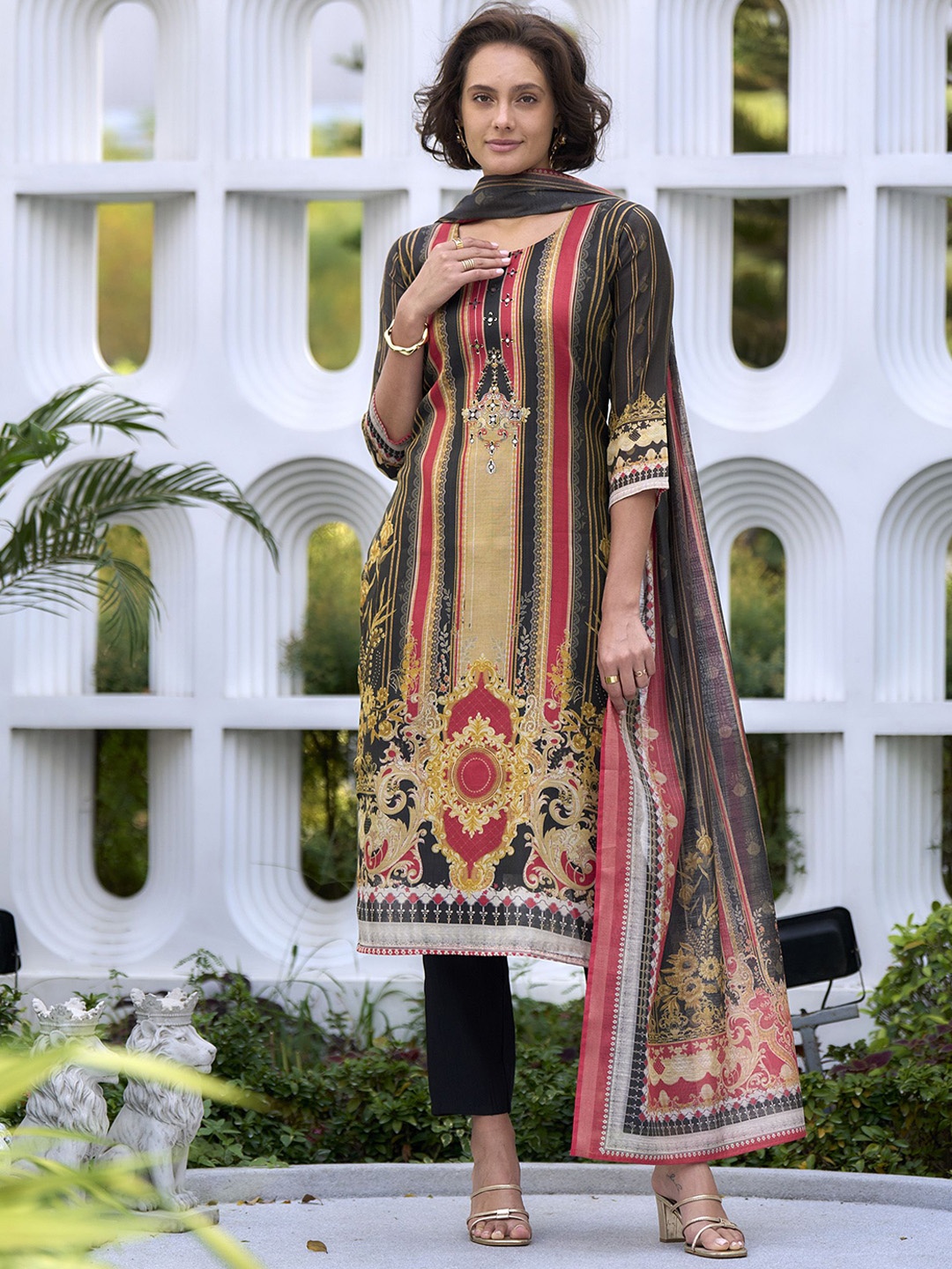 

SHREE LAXMINARAYAN EXPORT Floral Printed Sequinned Straight Kurta With Trouser & Dupatta, Black