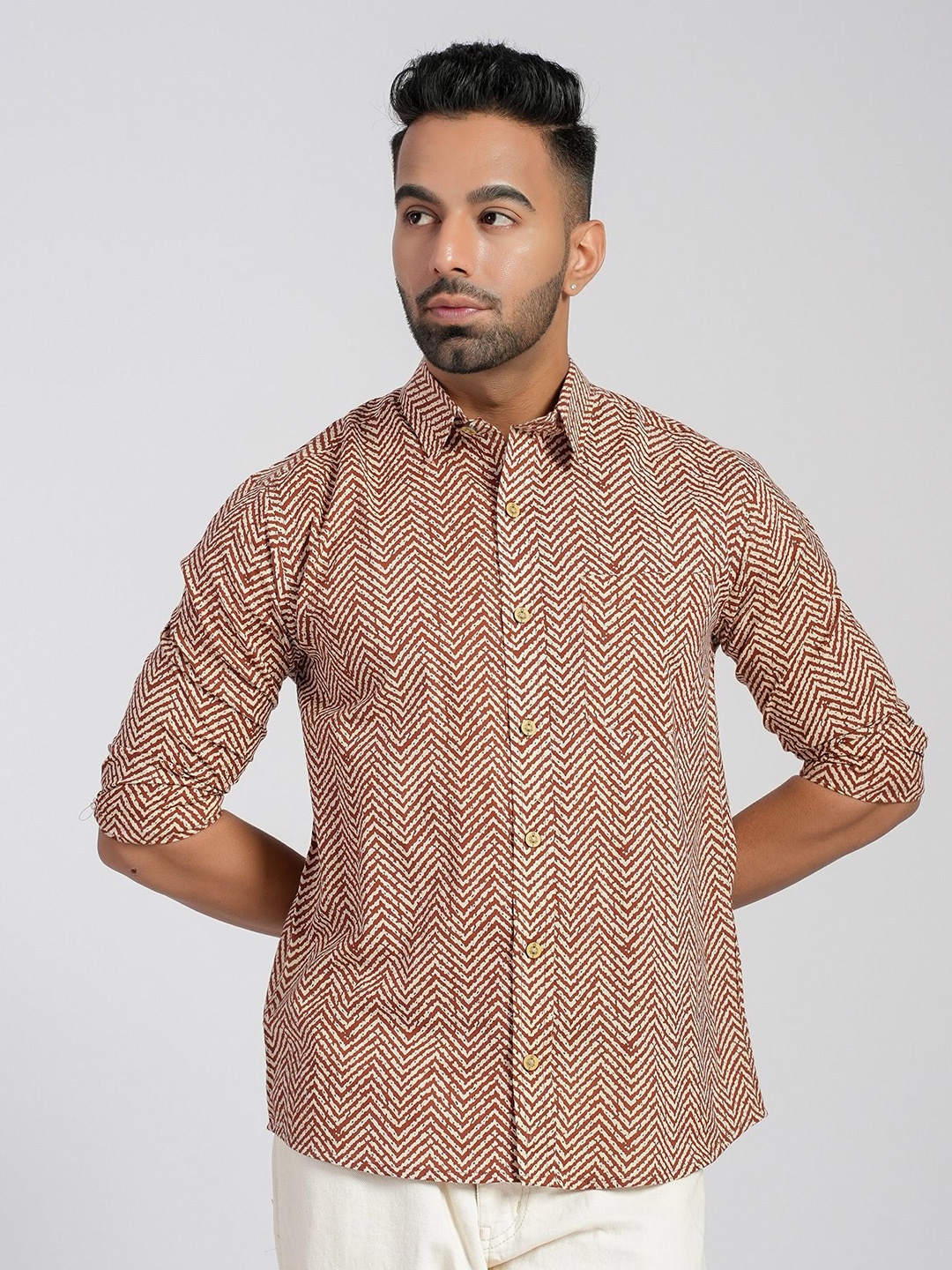 

Cotton Curio Men Comfort Fit Spread Collar Abstract Printed Cotton Casual Shirt, Brown