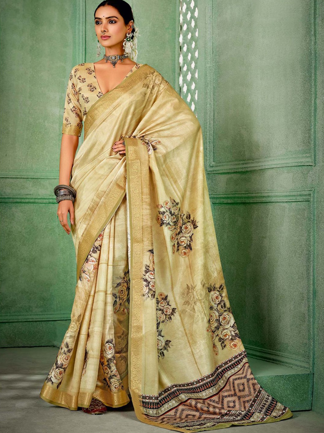 

Mitera Floral Zari Silk Blend Tussar Saree, Beige