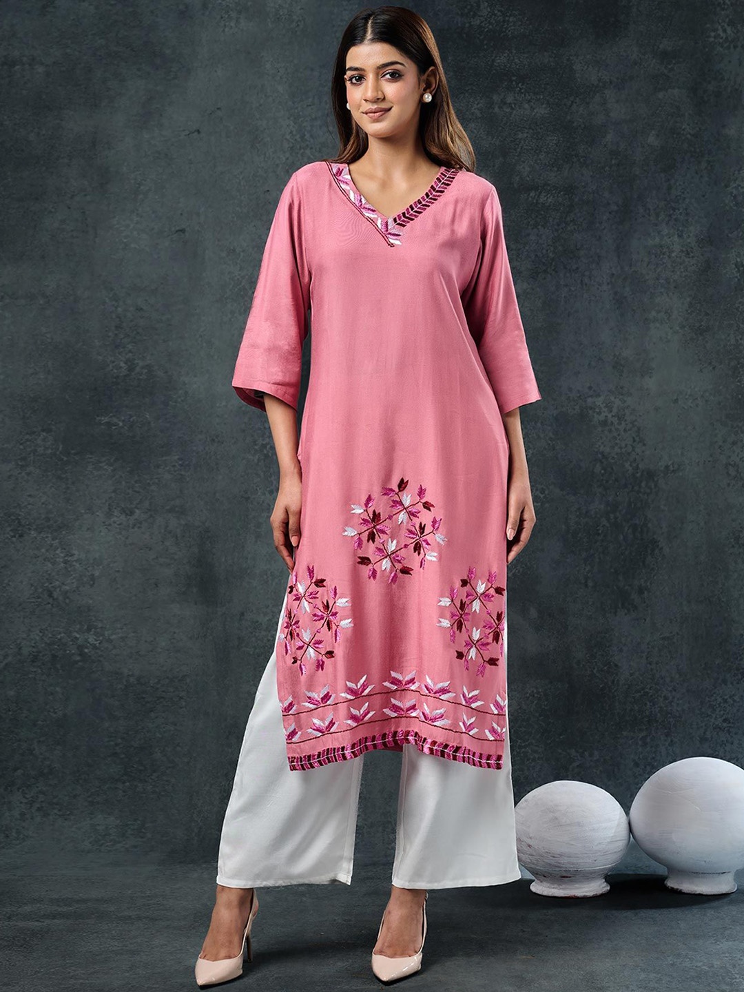 

Phulkari Forever Women Floral Embroidered Regular Thread Work Kurta with Trousers, Pink