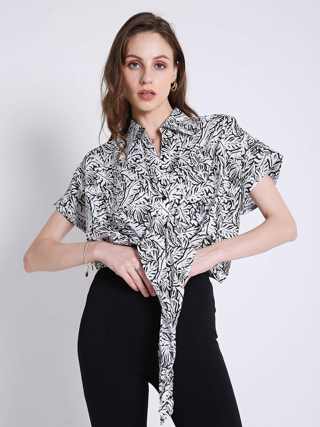 

French Theory Floral Print Kimono Sleeve Cotton Shirt Collar Crop Top, Black