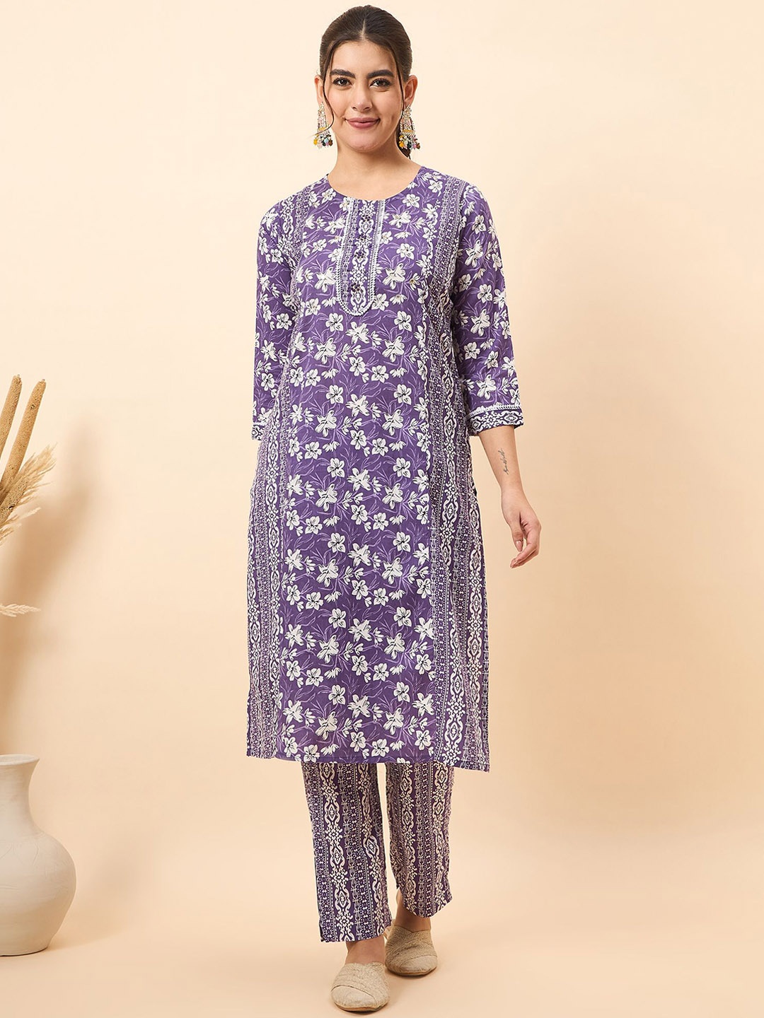 

Anouk Purple And white Floral Printed V-Neck Pure Cotton Kurta With Trouser