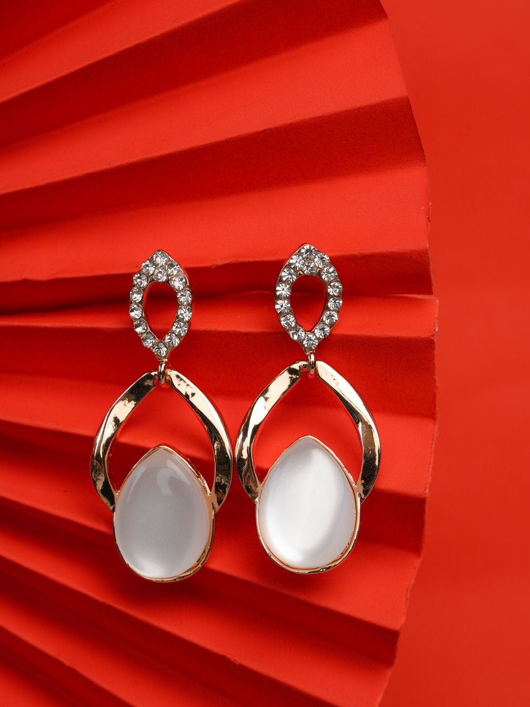 

Zeraki Jewels Rose Gold-Plated Contemporary Drop Earrings, White