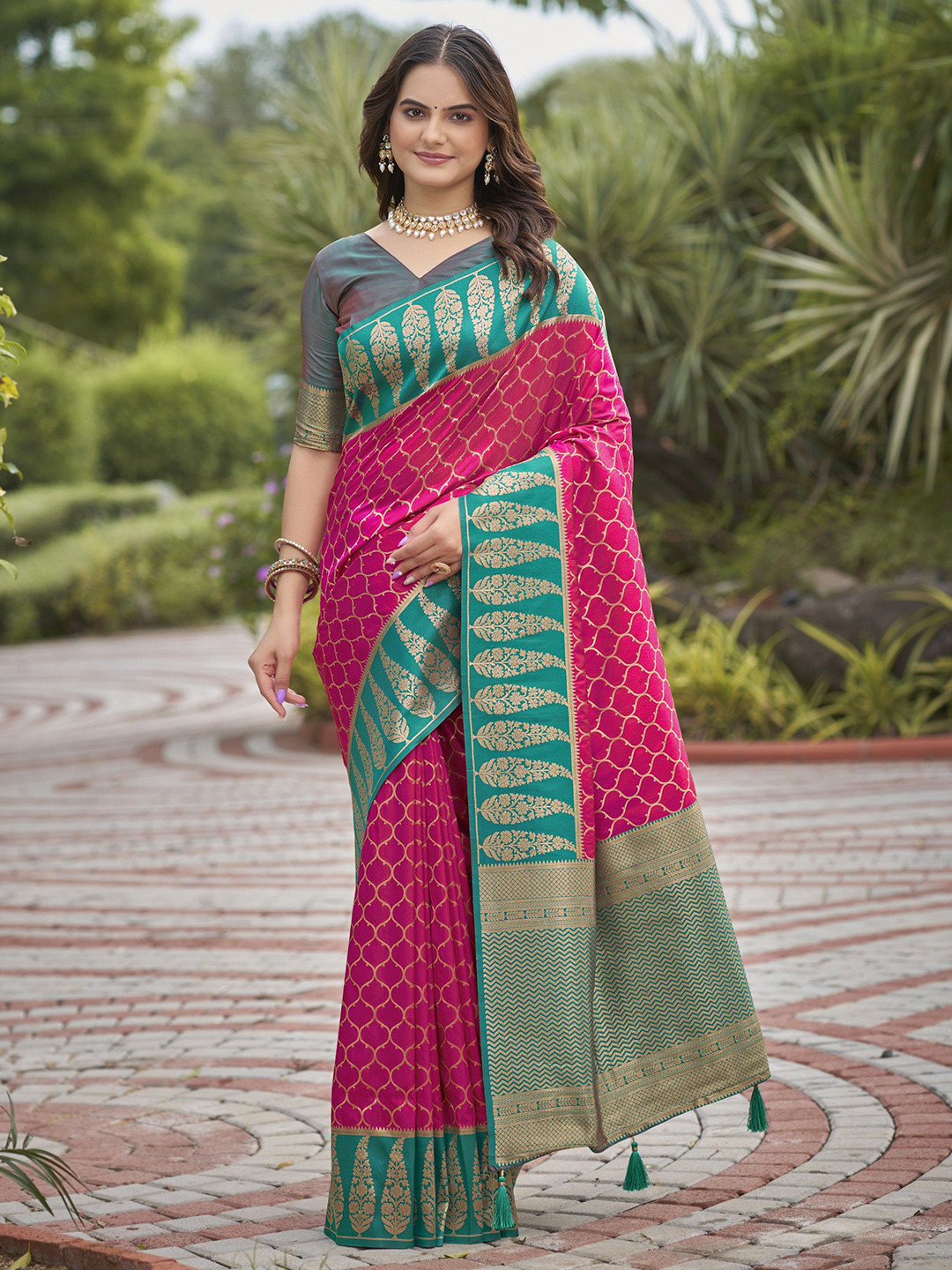 

SAREETHNIC Woven Design Pure Silk Banarasi Saree, Pink