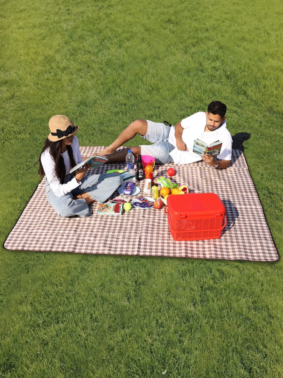 

HOKIPO Brown & White Checked Foldable Waterproof Sand Proof Picnic Mat Blanket