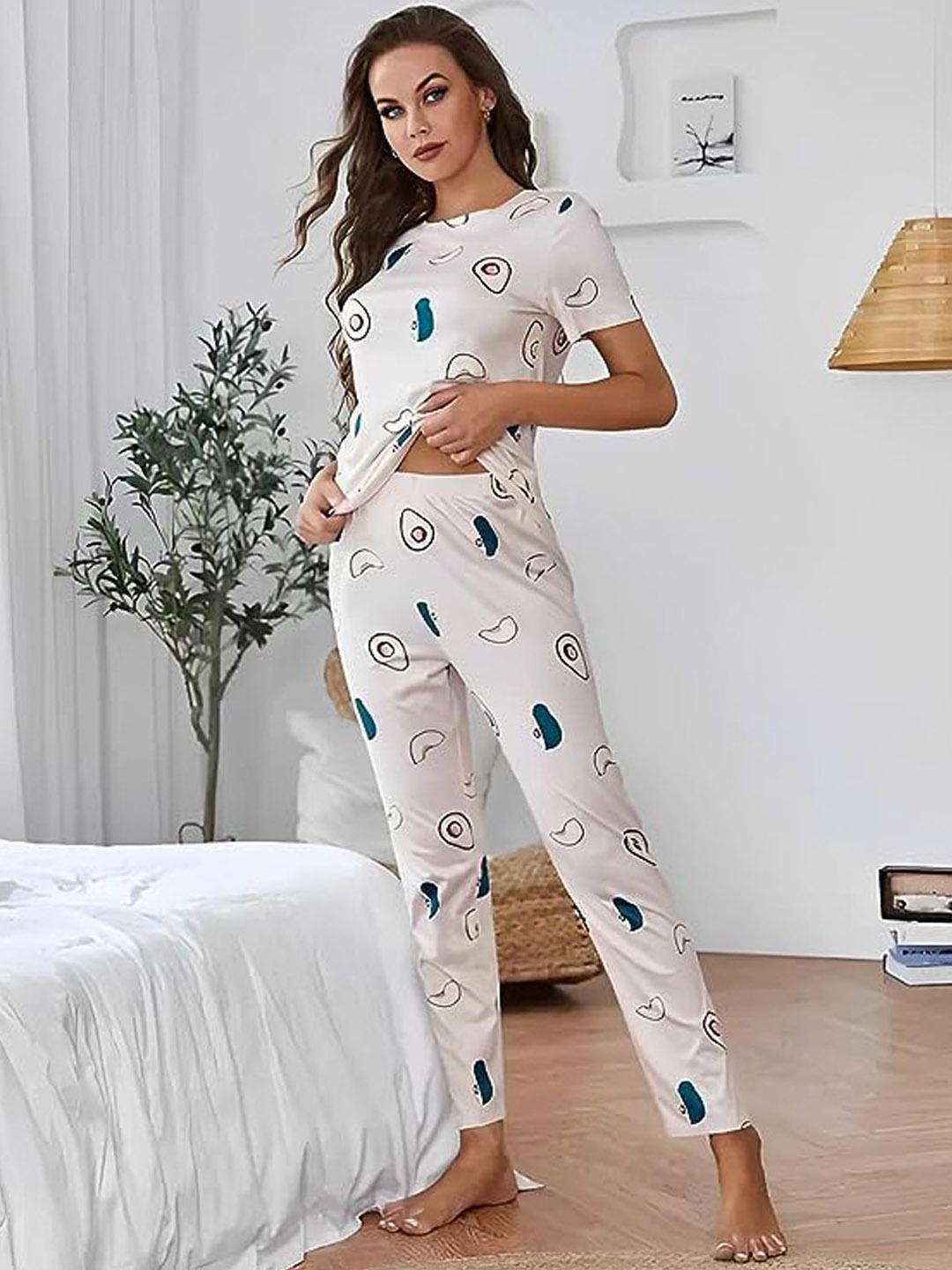 

Xivir Women Printed Night suit, White