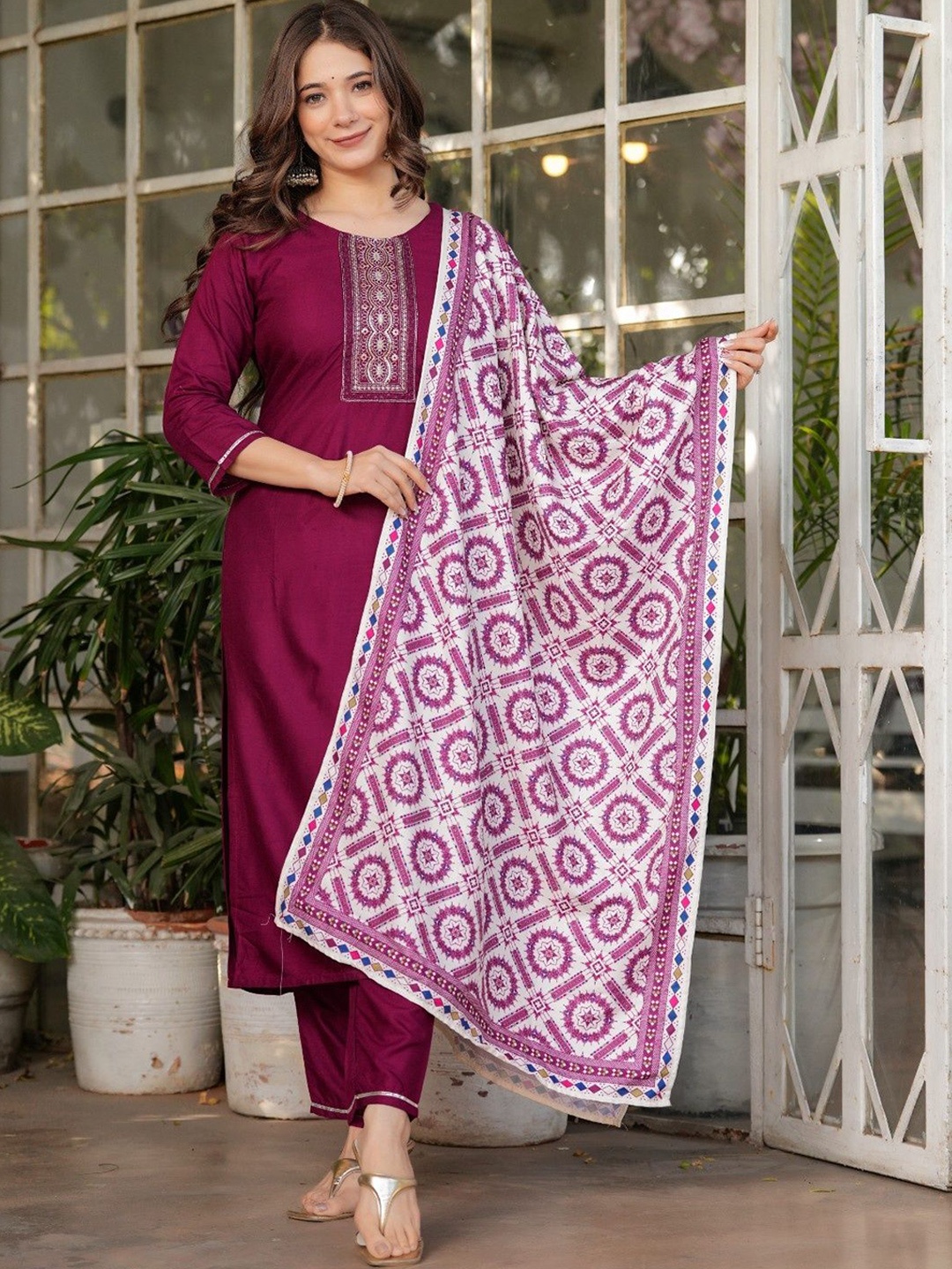 

OXIT CLASS Floral Embroidered Sequnnied Straight Kurta With Trousers & Dupatta, Maroon