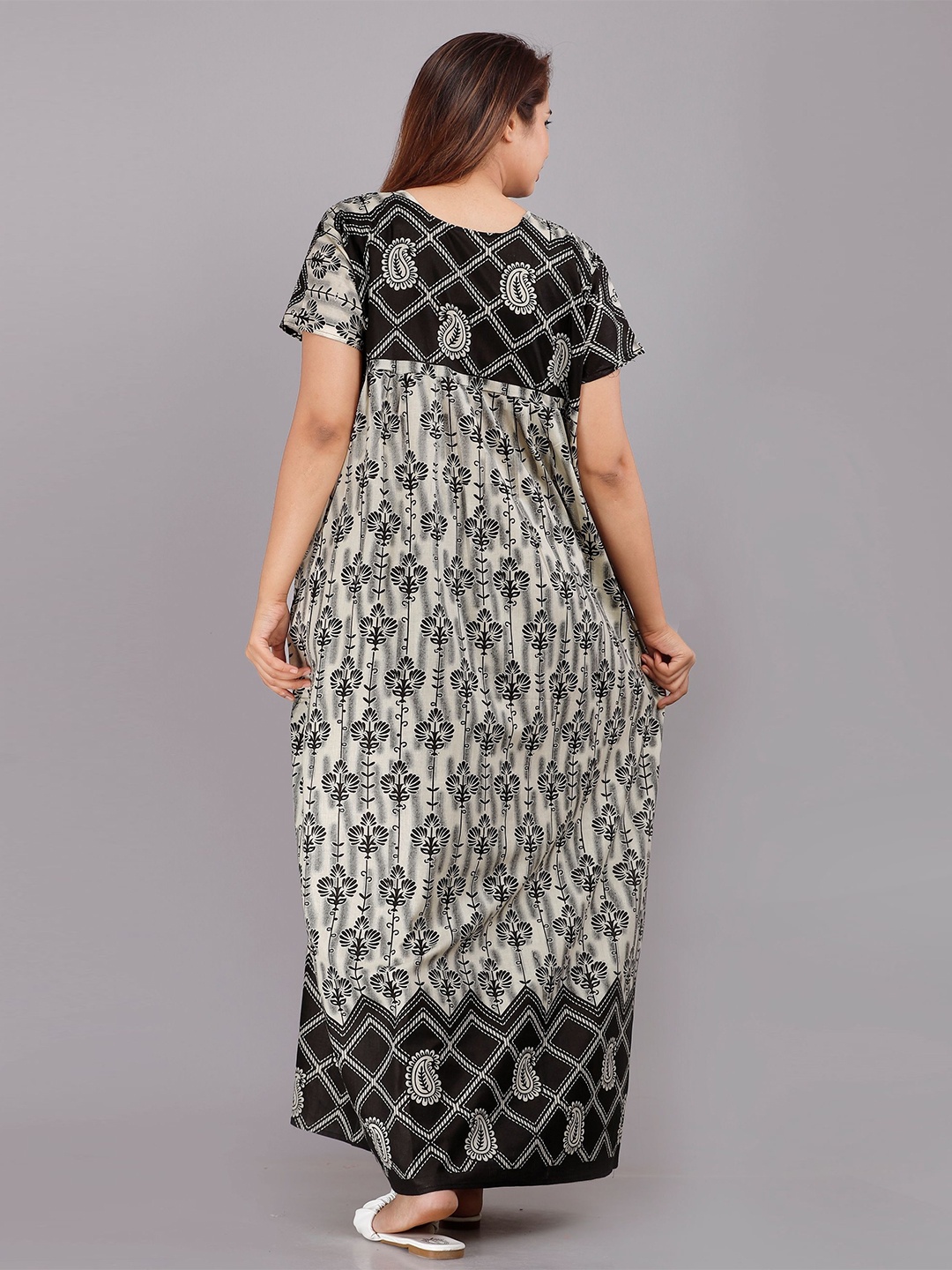 

PR PINK ROYAL Women Printed Pure Cotton Maxi Nightdress, Black