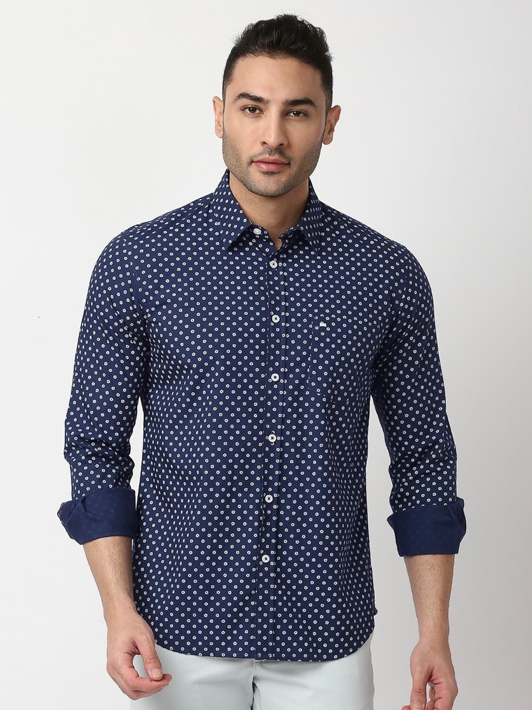 

Basics Men Relaxed Fit Spread Collar Floral Printed Cotton Casual Shirt, Navy blue