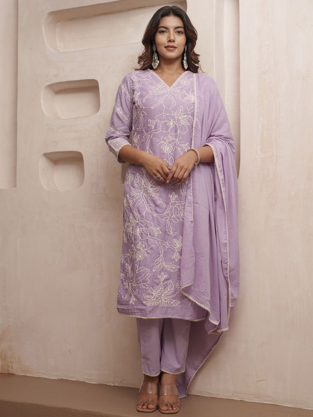 

House of Pataudi Floral Embroidered Thread Work Straight Kurta With Trousers & Dupatta, Lavender