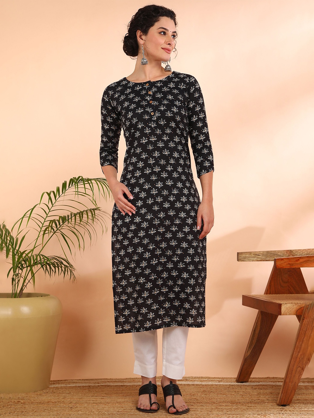 

Maaesa Women Floral Printed Pure Cotton Straight Kurta, Black