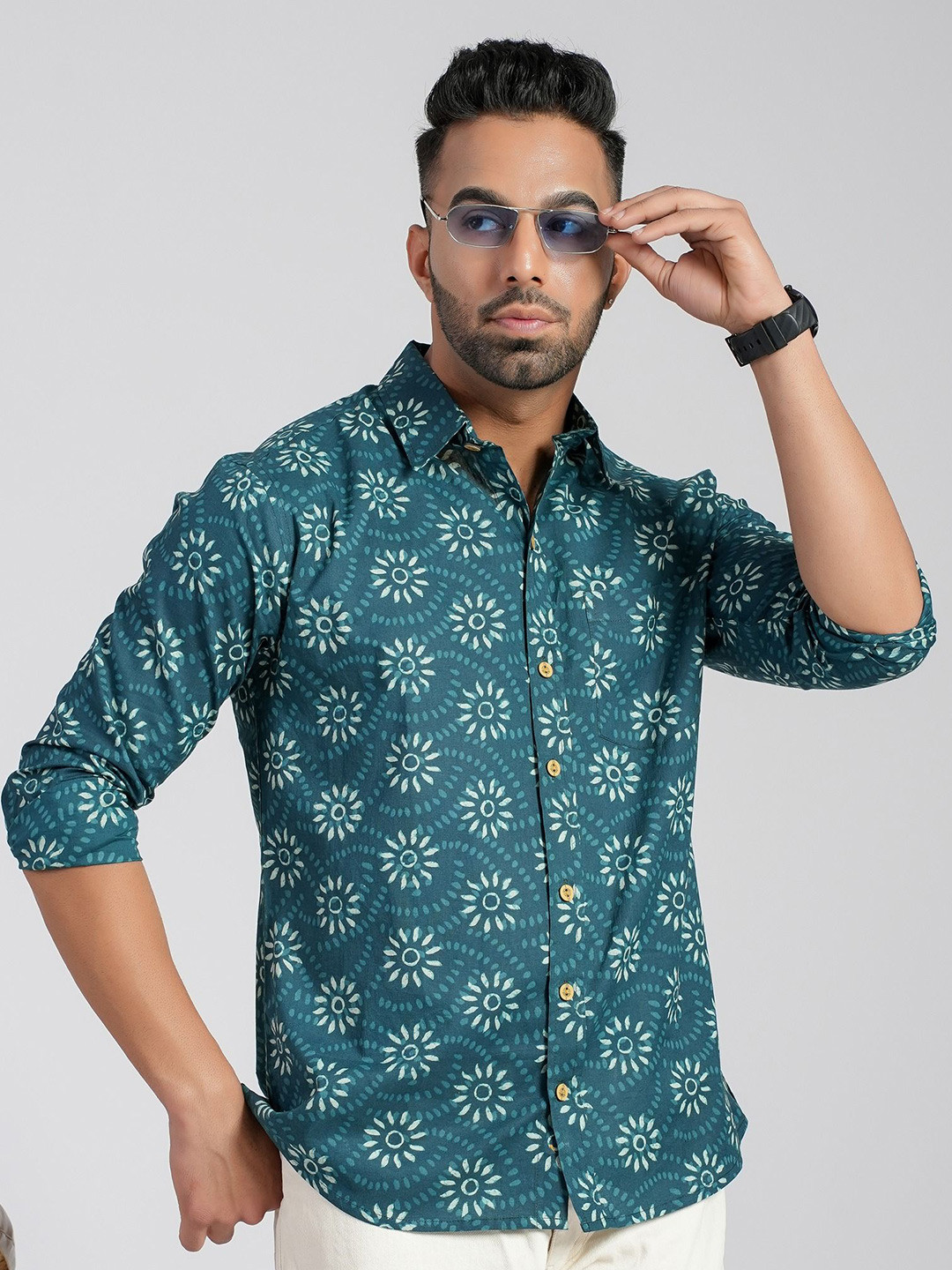 

Cotton Curio Men Comfort Fit Spread Collar Floral Printed Cotton Casual Shirt, Green