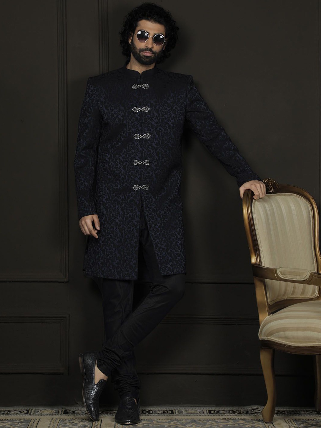 

VASTRAMAY Men Self-Design Jacquard Indo-Western Sherwani Set, Navy blue