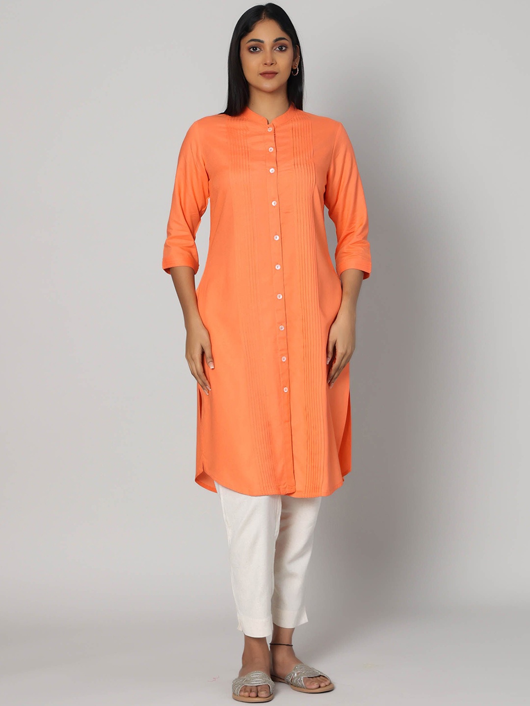 

Hassu's Mandarin Collar Straight Kurta, Orange